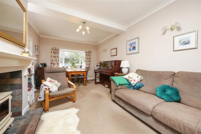 Living Room3.jpg