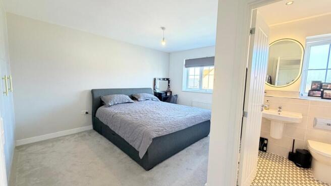 4 bed Detached for sale Image 12