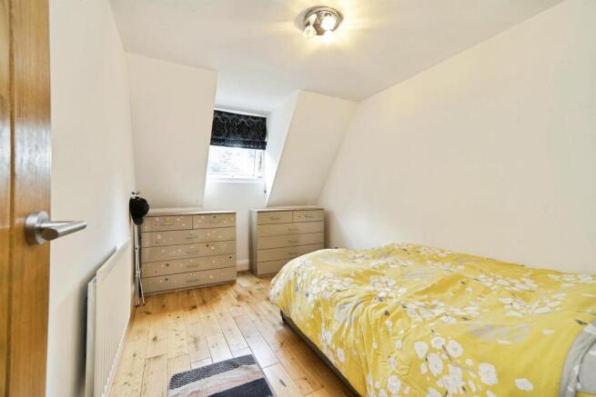 2 bed Flat for sale Image 8