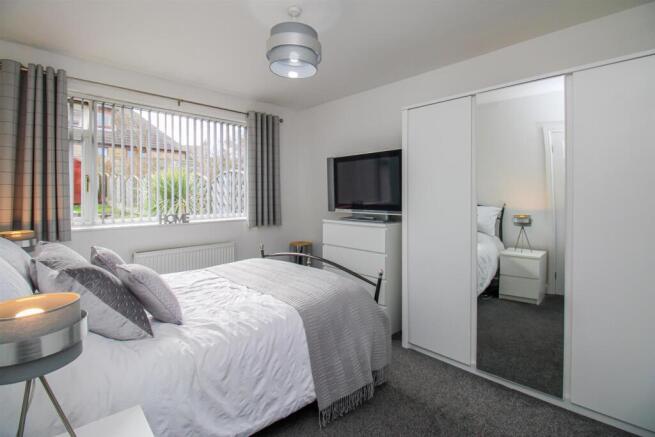 2 bed Semi-Detached Bungalow for sale Image 9