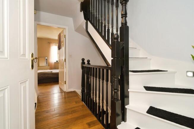 3 bed Town House for sale Image 7