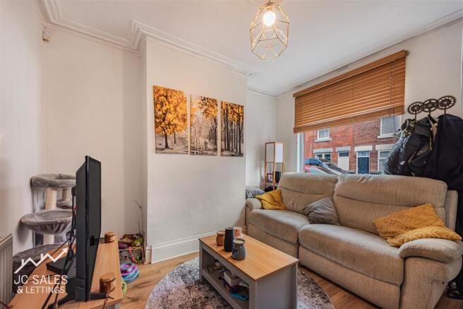 2 bed House for sale Image 2