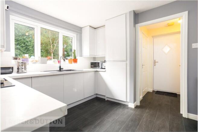 4 bed Detached for sale Image 7