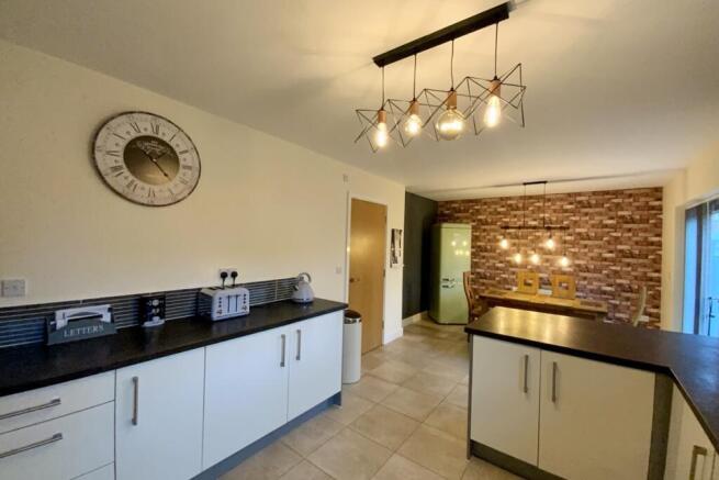 4 bed Detached for sale Image 6