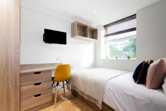 3 bed Flat to rent Image 9
