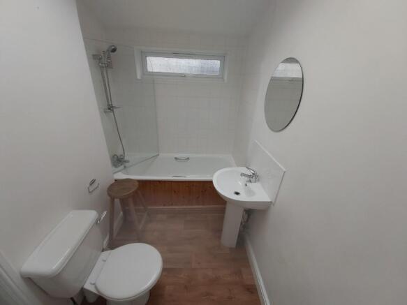 1 bed Ground Flat to rent Image 11