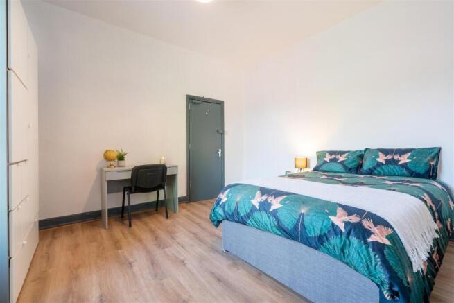 5 bed House to rent Image 6