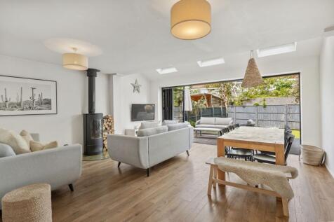 Pleasant Place, Hersham Village, KT12