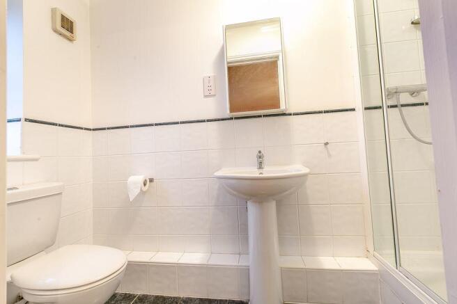 Ensuite to Bed 2