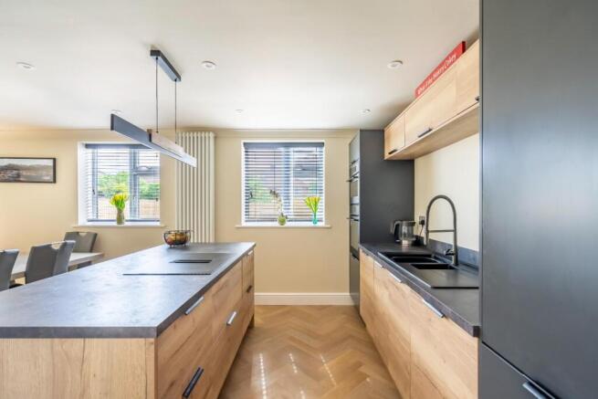 3 bed Semi-Detached for sale Image 8