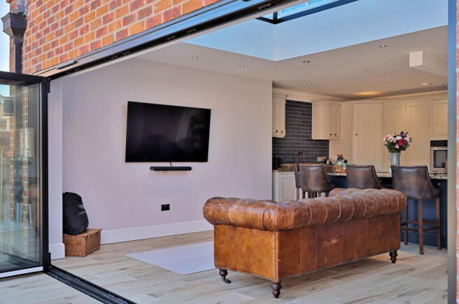 4 bed Semi-Detached for sale Image 11