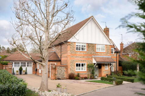 Damask Close, Tring, Hertfordshire HP23