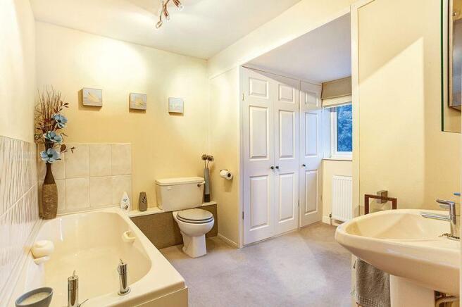 EN SUITE BATHROOM