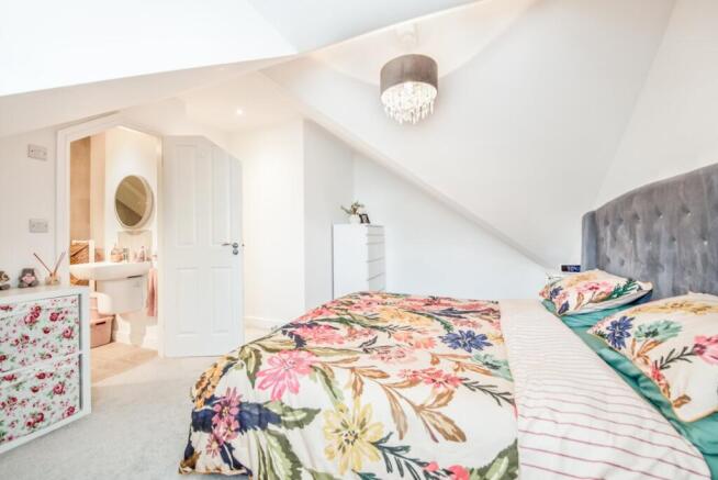 4 bed Semi-Detached for sale Image 10