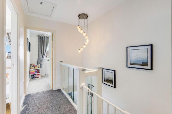 3 bed Semi-Detached for sale Image 8
