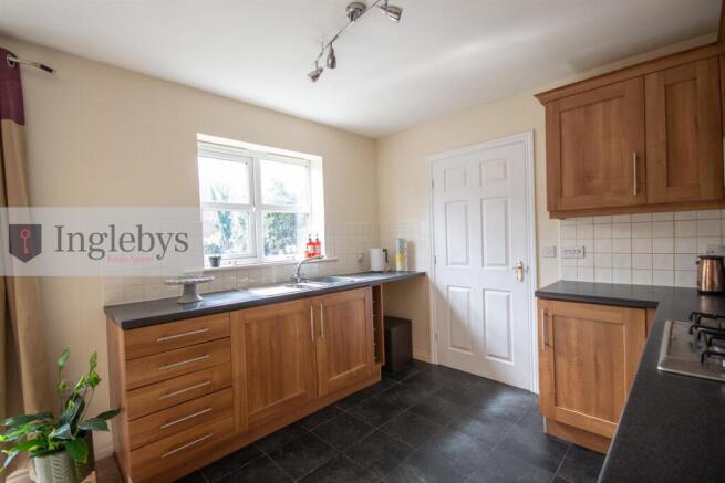 4 bed Detached for sale Image 7