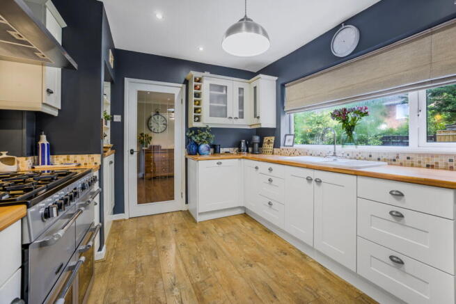3 bed Semi-Detached for sale Image 6