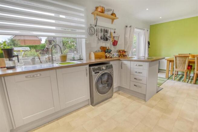 3 bed Detached Bungalow for sale Image 5