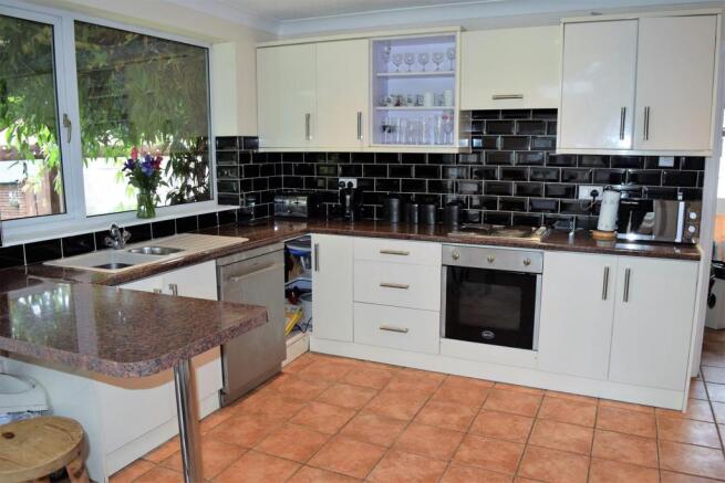 DAY KITCHEN
