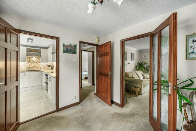 Middle reception room/office space