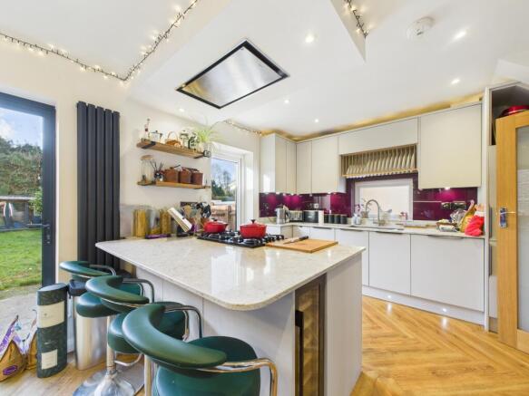 CAM04018G0-PR0409-STILL019