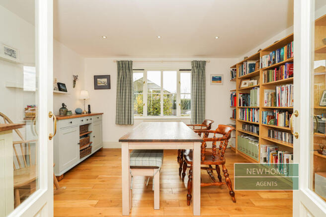 4 bed Detached for sale Image 8