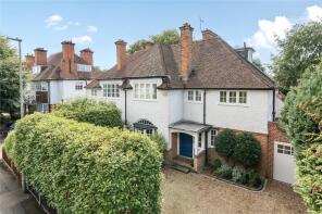 82, West Grove, Hersham, Walton-on-thames KT12 5PD