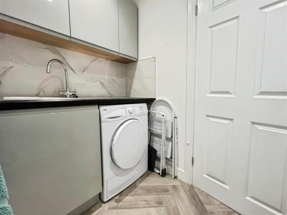 4 bed Detached for sale Image 11
