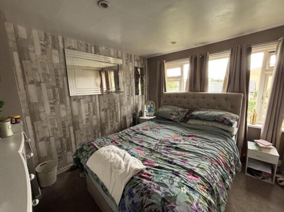 3 bed Semi-Detached for sale Image 6