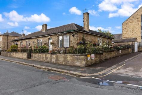 Winona, Linden Road, Hullen Edge, Elland