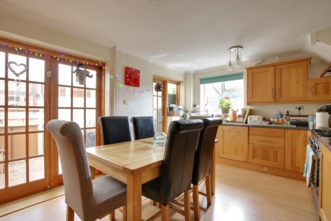 KITCHEN DINER