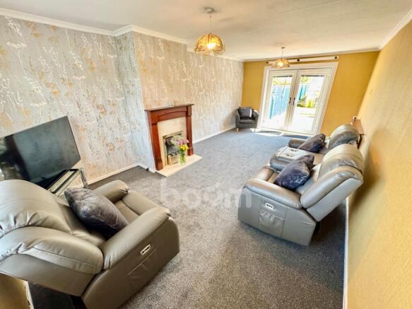 Erskinefuald Road, Linwood lounge