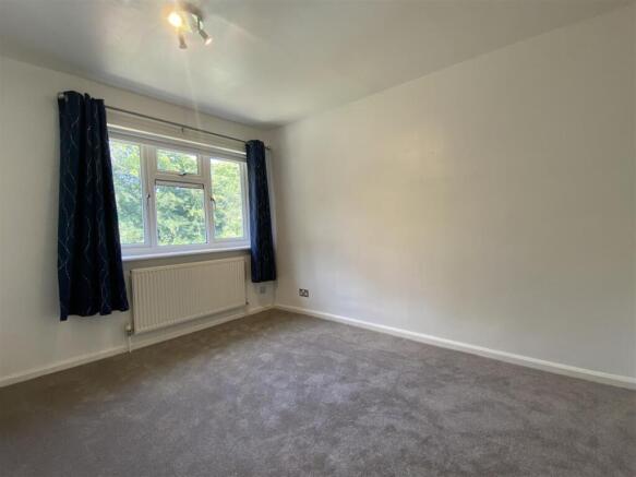 2 bed Semi-Detached to rent Image 12