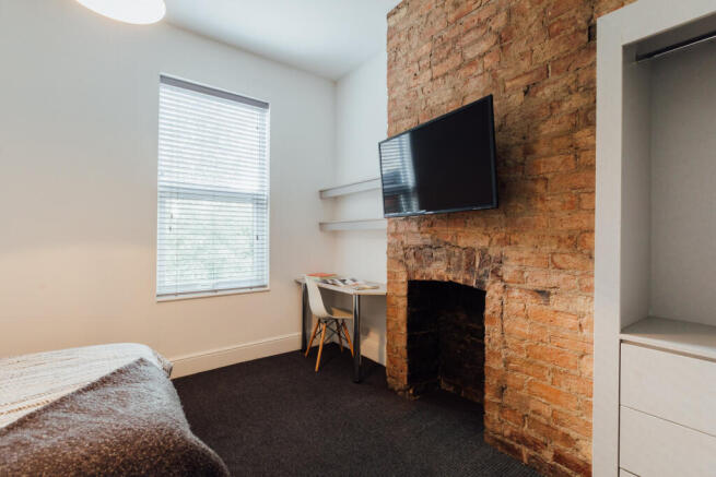 6 bed House to rent Image 11