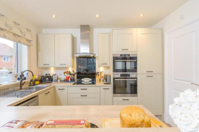EZAELBBUHS60 - Kitchen.Diner D.jpg
