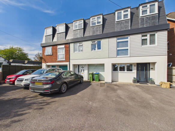 4 Bedroom Terraced House for Rent