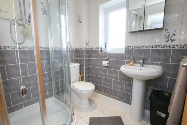 EN SUITE SHOWER ROOM
