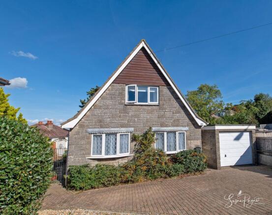 3-bed detached on St. Johns Hill, Ryde, £295,000