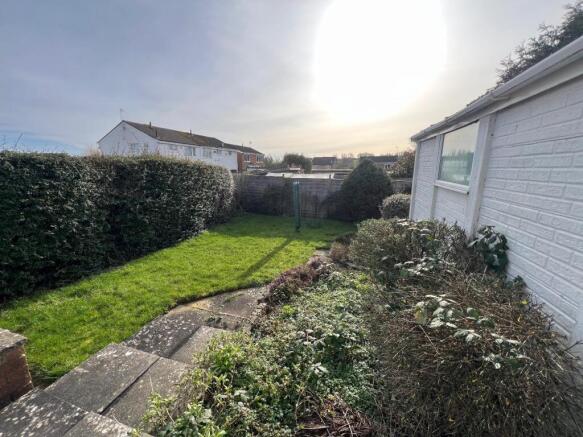 NO CHAIN - Grenville Close, Rothwell, Kettering photo 4