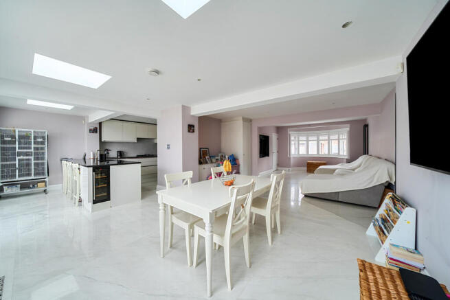 1369641-6-68ef910...