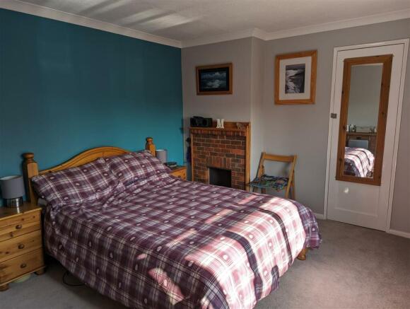 Bedroom 1 new.jpg