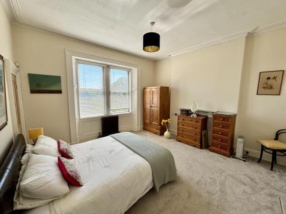5 bed Detached for sale Image 10
