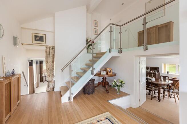 5 bed Detached for sale Image 10