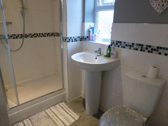 ensuite.JPG