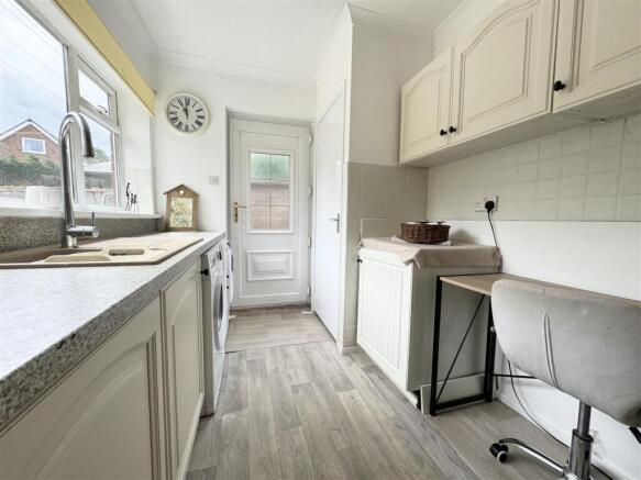 4 bed Detached for sale Image 10