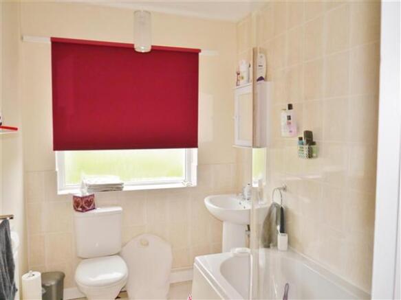 FAMILY BATHROOM