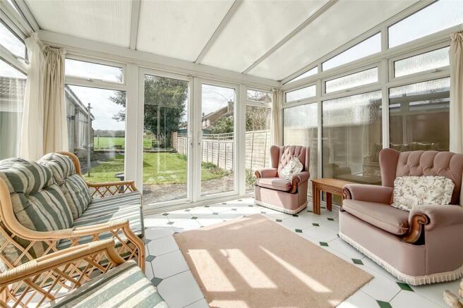 Front Street, Slip End, Bedfordshire, LU1 photo 4