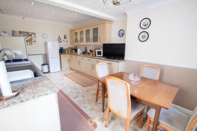 2 bed Semi-Detached Bungalow for sale Image 6