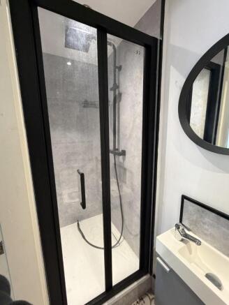 Room1 En Suite 2.jpg