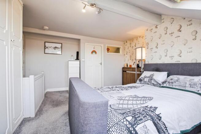 3 bed Terraced for sale Image 8